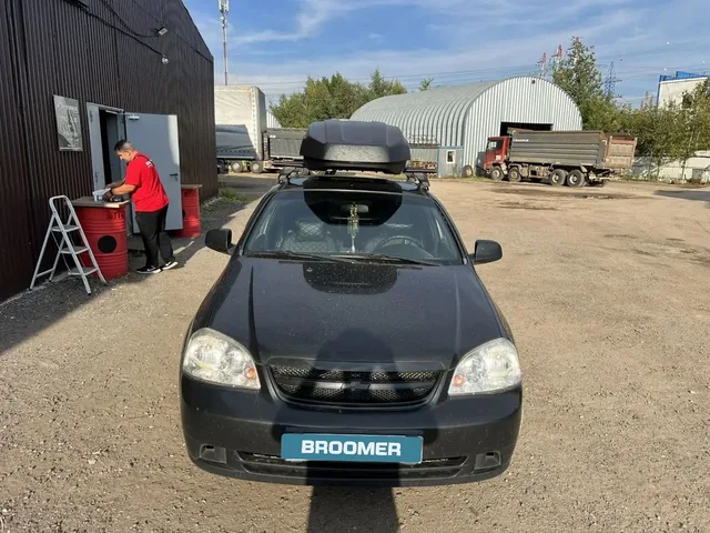 Автобокс для Chevrolet Lacetti — BROOMER Trekka — вид автомобиля с установленным автобоксом
